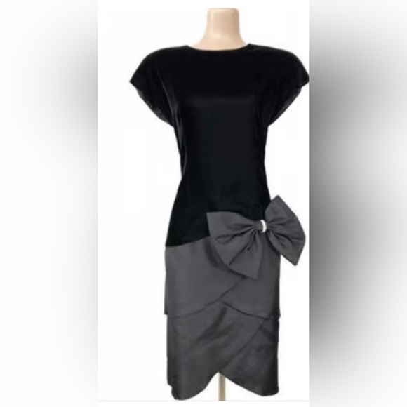 Vintage 80s Velvet Tiered Dress Size 12 by HW Collections - Picture 3 of 7